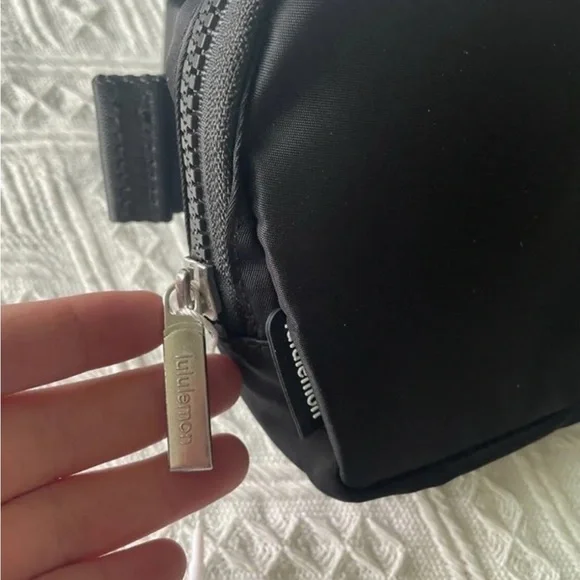 Hard-to-Find 1L Lululemon Black with Large White Logo Belt Bag BRAND NEW